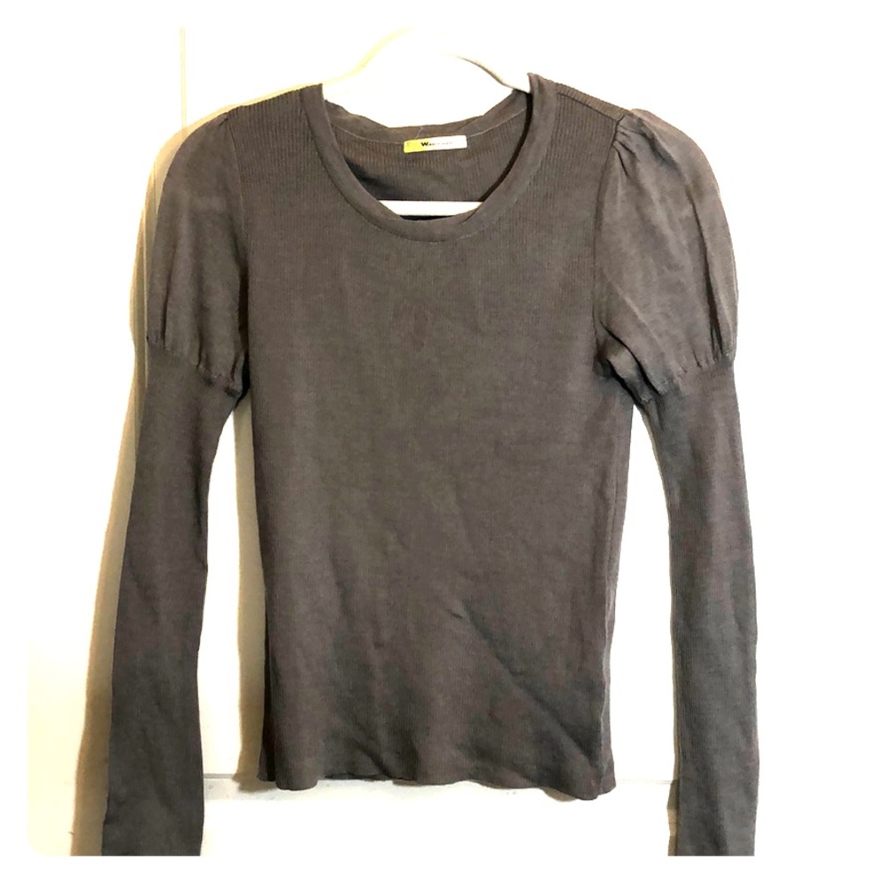 Gray close-fitting priming sweater